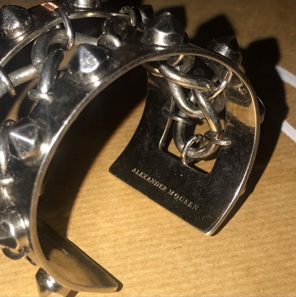 ALEXANDER MCQUEEN Studded Silver Cuff - Picture 7 of 8